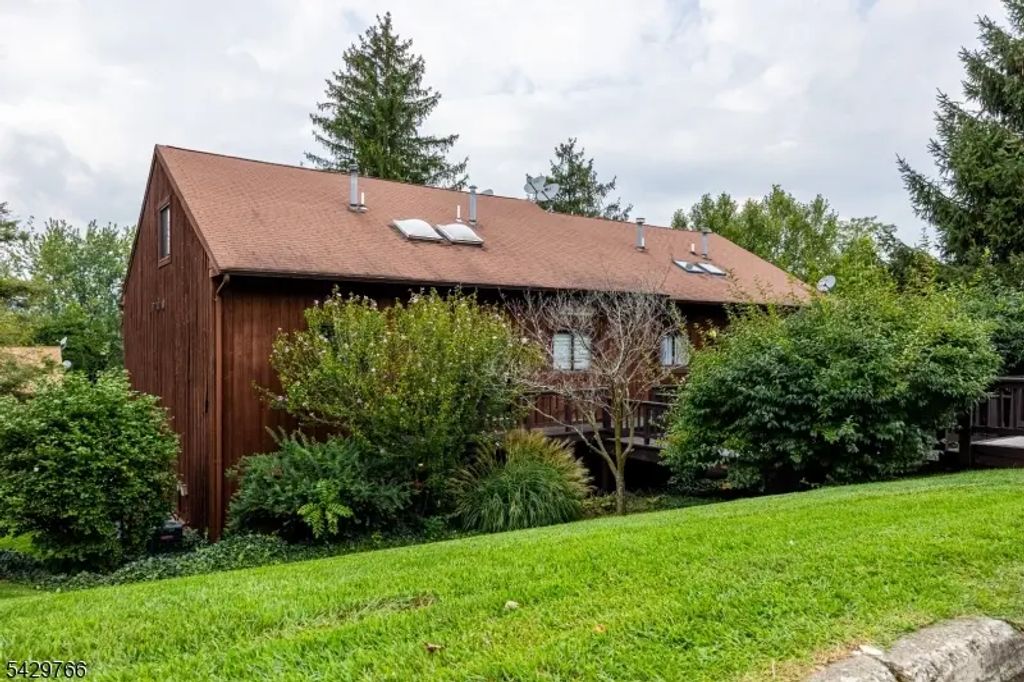 7 Sugar Loaf Ct, Vernon Twp.