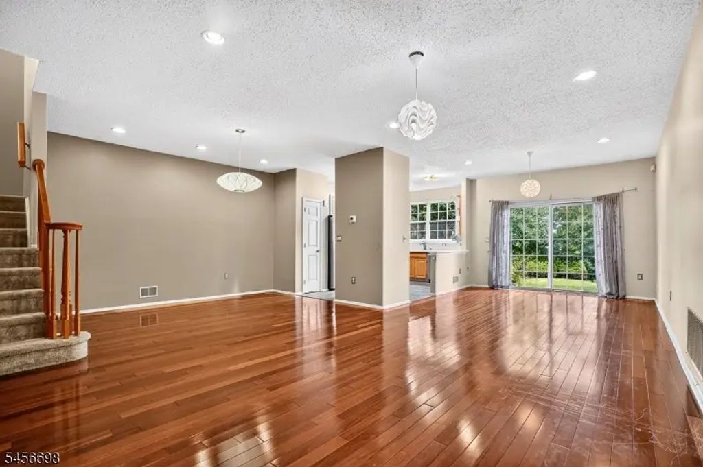 57 Hancock Dr, Morris Twp.