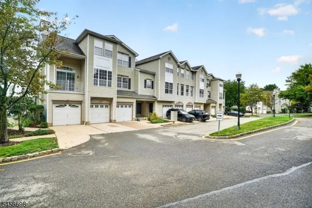 57 Hancock Dr, Morris Twp.