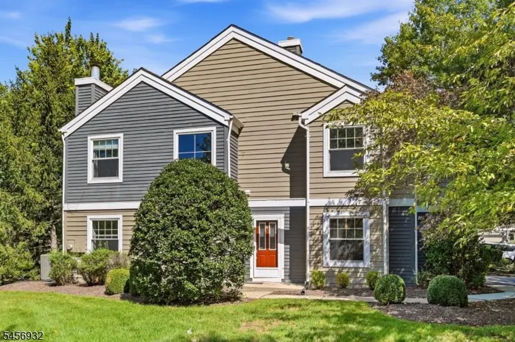 81 Village Cir, Bridgewater Twp.