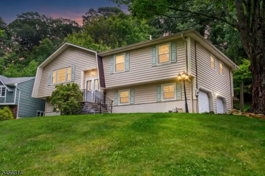14 Seneca Trl, Randolph Twp.