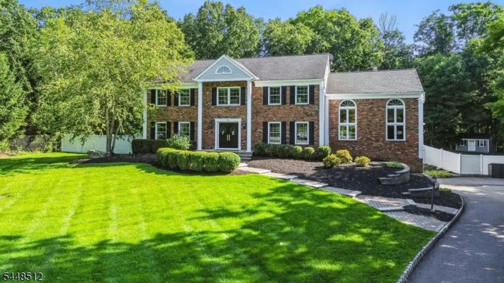 9 Revere Ct, Randolph Twp.