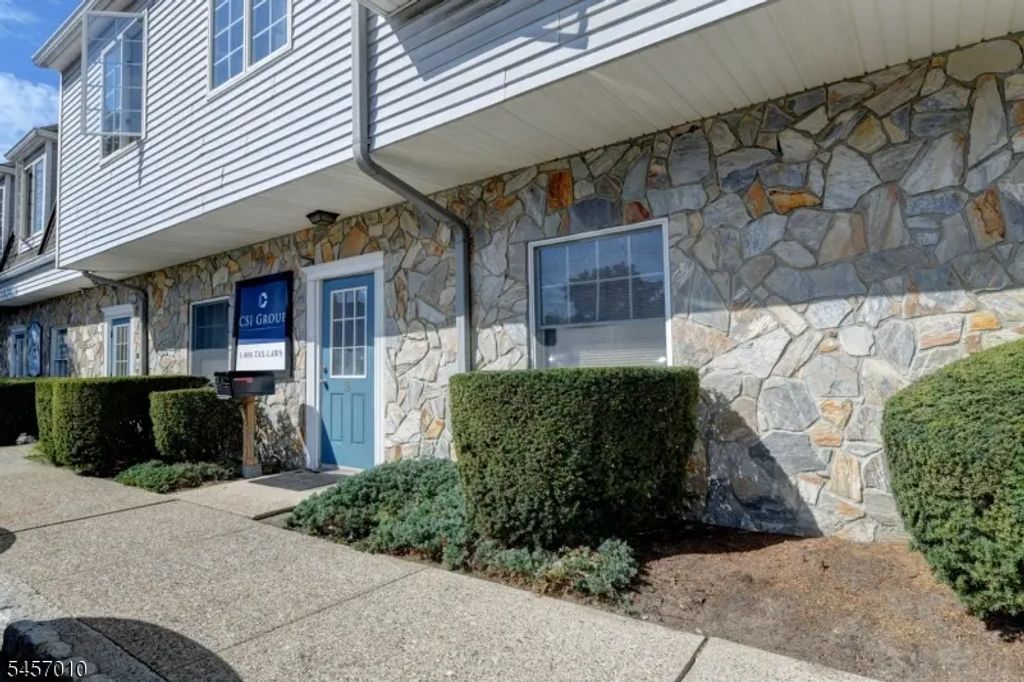 12 Chapel Hill Rd, Lincoln Park Boro