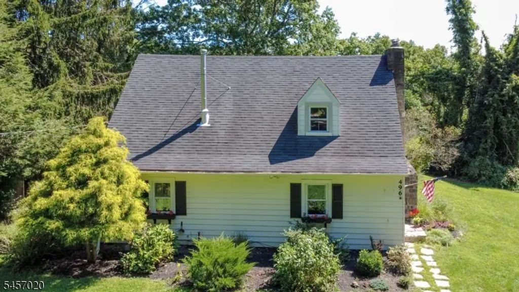 496 County Rd 519, Wantage Twp.