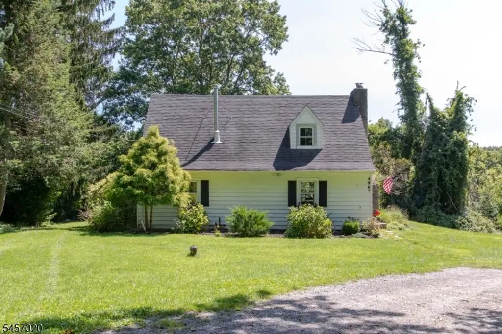 496 County Rd 519, Wantage Twp.