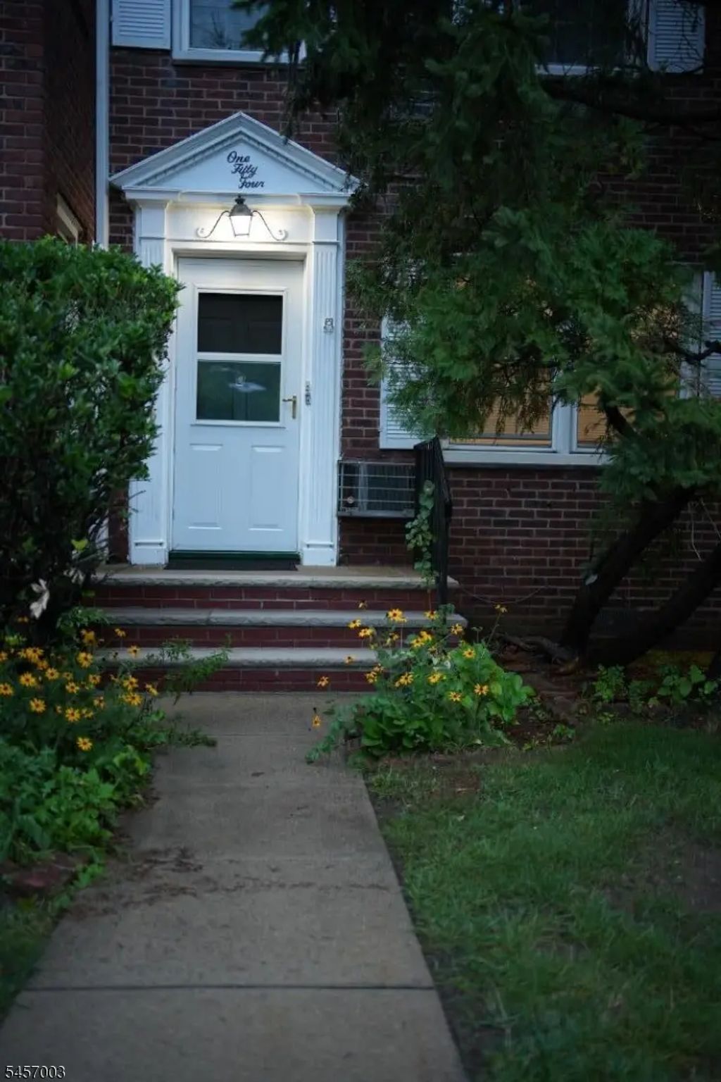 154 Boyden Avenue, Maplewood Twp.