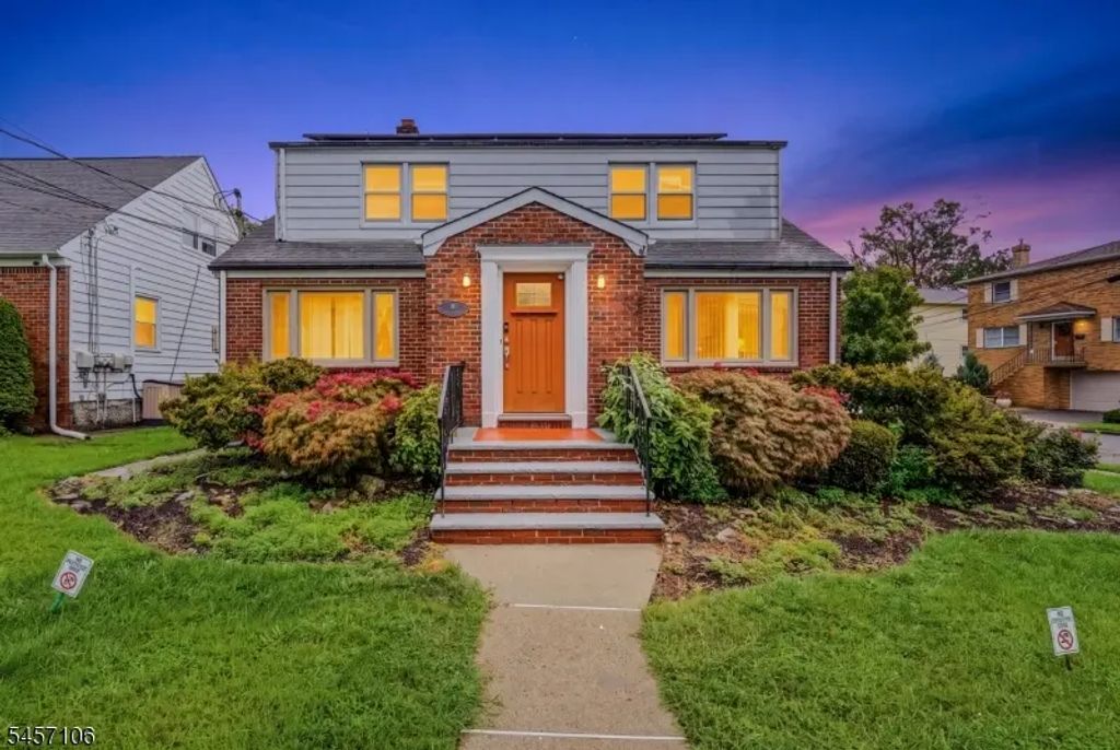98 Baldwin Pl, Bloomfield Twp.