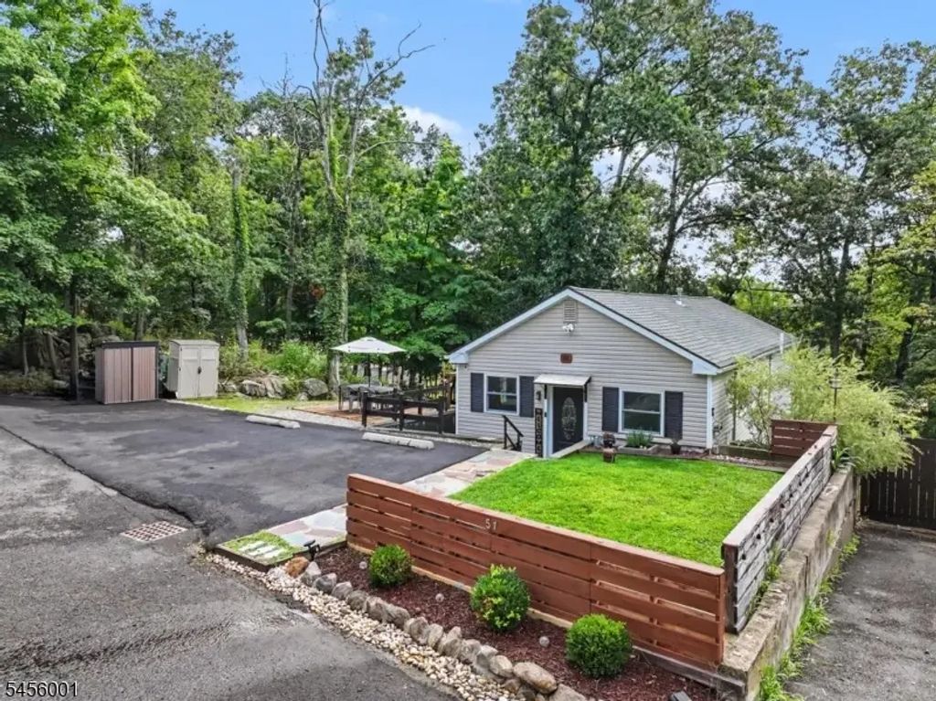 51 Roosevelt Trl, Hopatcong Boro