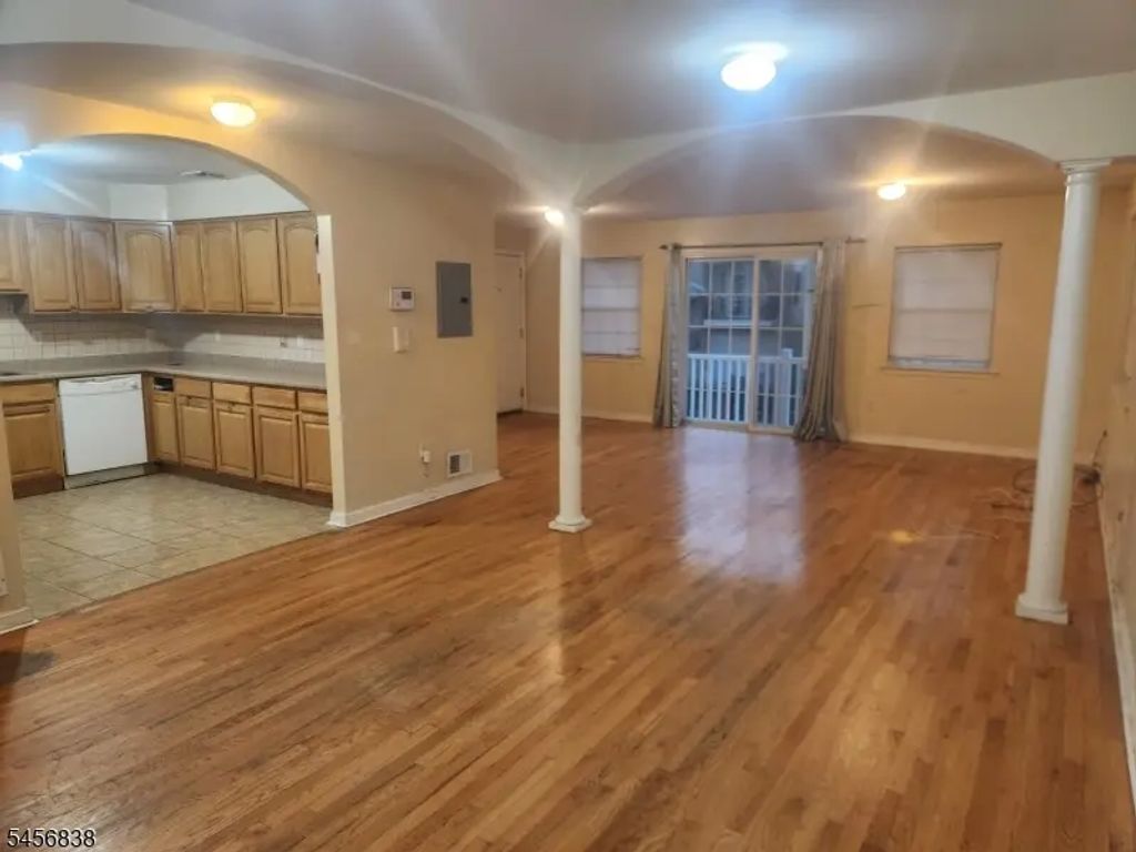 9-15 Triton Ter, Newark City