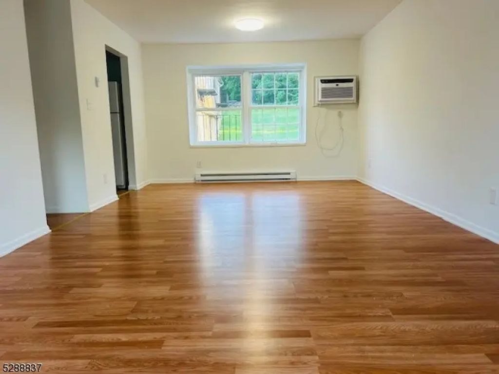 7 Hillside Ave, Newton Town