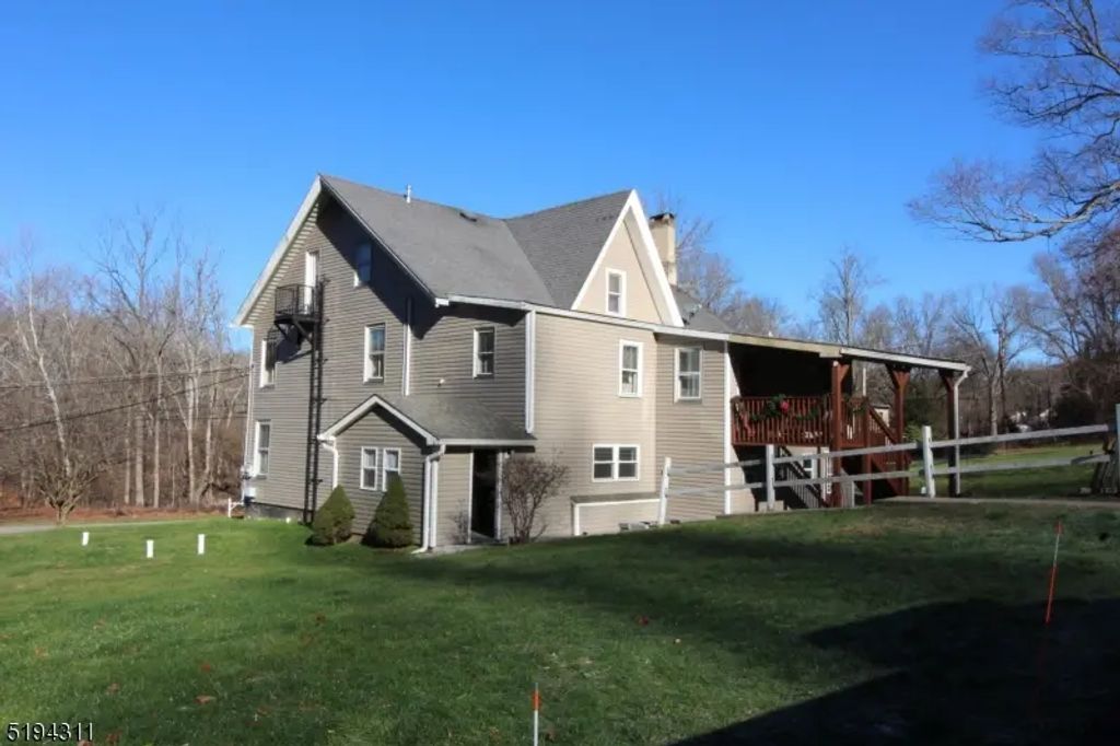 172 Musconetcong River Road, Lebanon Twp.