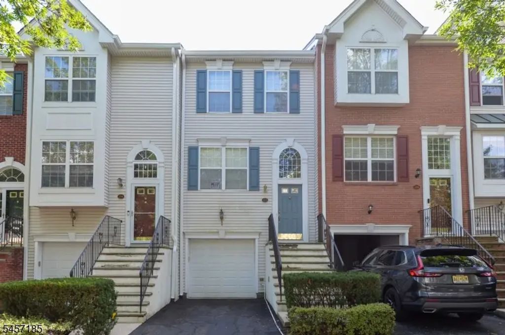 215 Stratford Dr, Nutley Twp.
