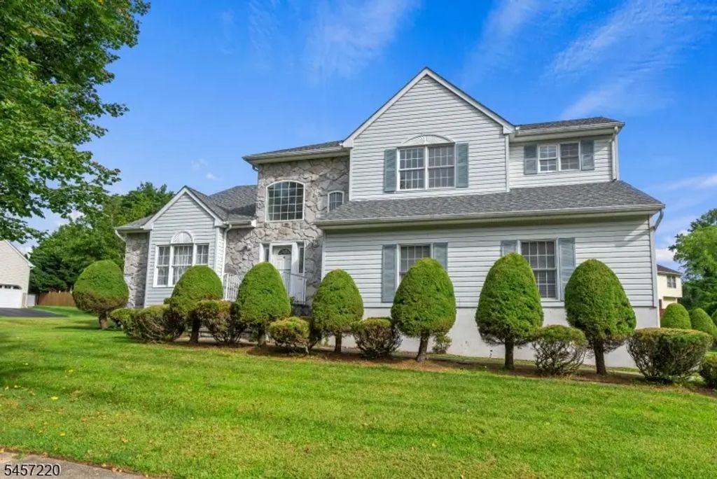 4 Hawthorn Dr, Roxbury Twp.