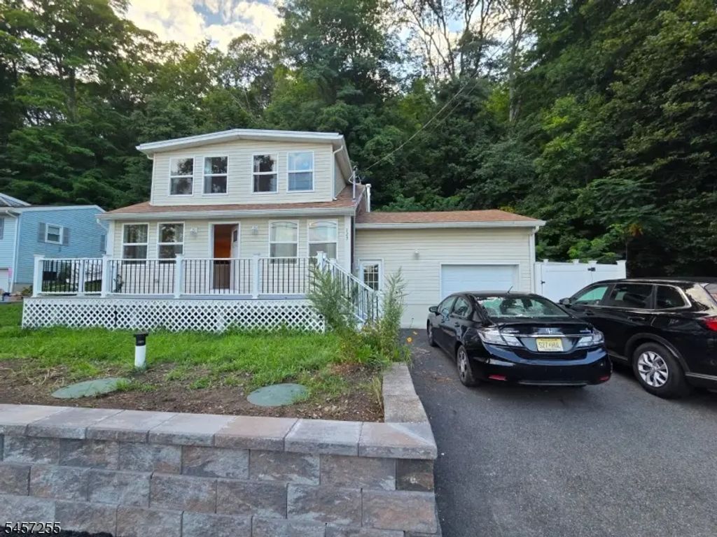 123 Lackawanna Dr, Byram Twp.