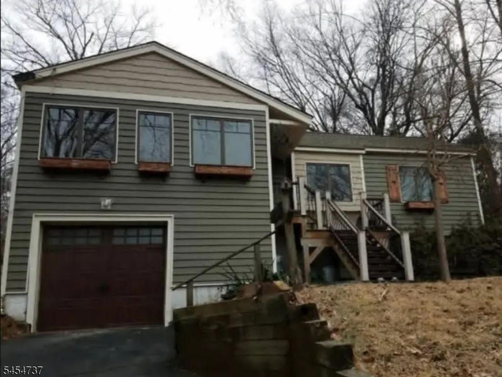 77 Woodlawn Rd, Sparta Twp.