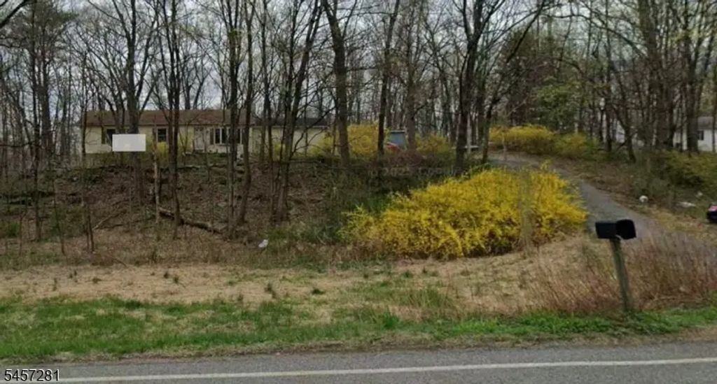 57 Pidgeon Hill Rd, Wantage Twp.