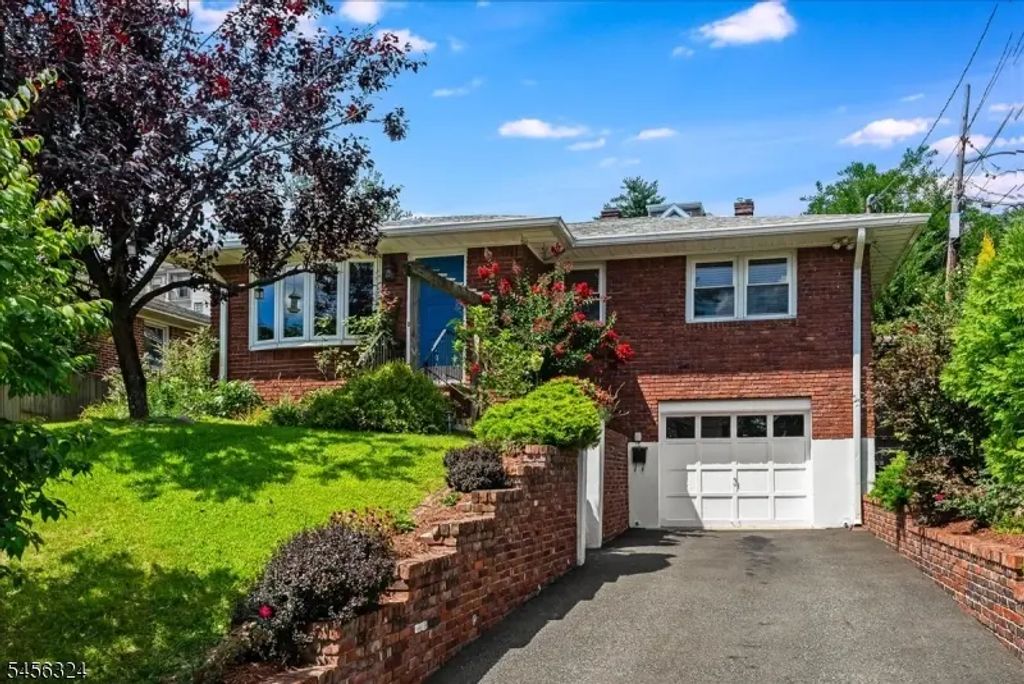12 Francis Pl, Montclair Twp.