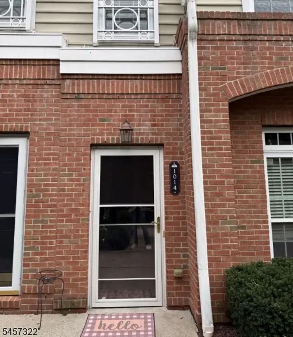 1014 Cunningham Ct, Belleville Twp.