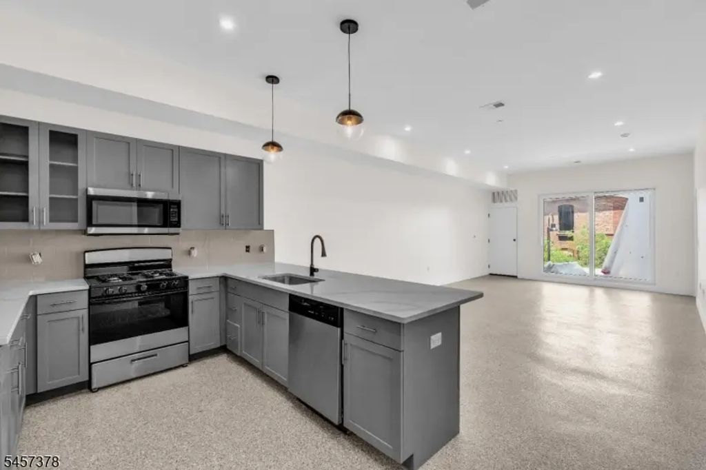 127 South Ave, Passaic City