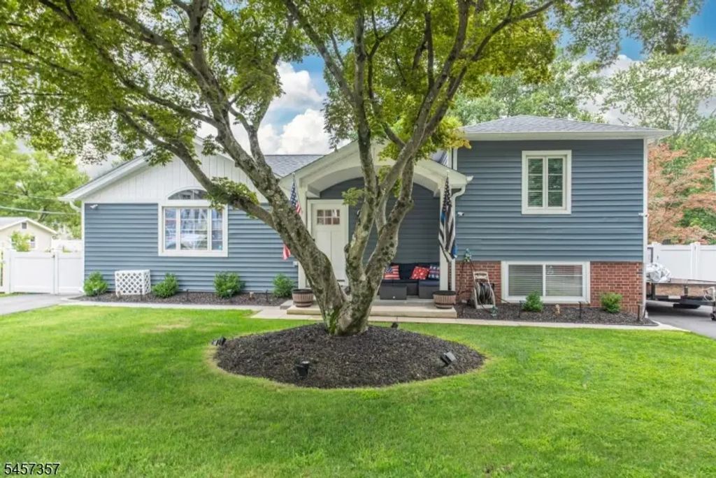 18 Clover Place, Mine Hill Twp.