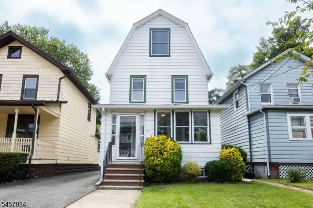 24 Maolis Ave, Bloomfield Twp.