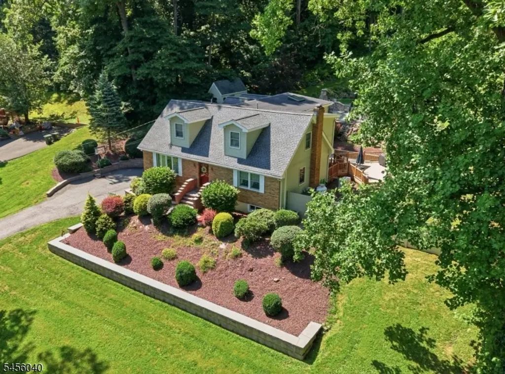 70 Old Mountain Rd, Clinton Twp.