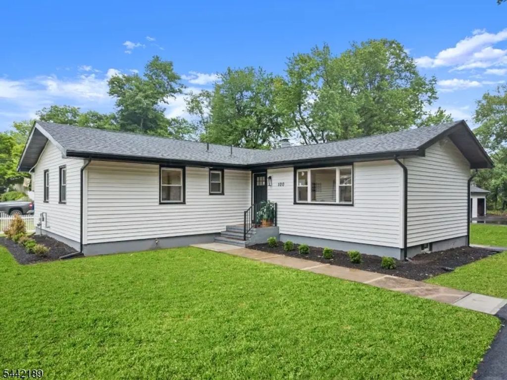 100 Pier Ln, Fairfield Twp.