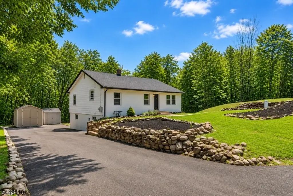 74 Hook Mountain Rd, Montville Twp.