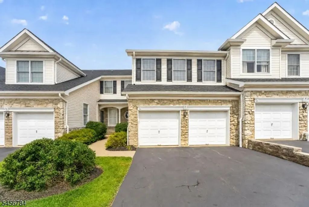 7 Pinehurst Cir, Clinton Twp.