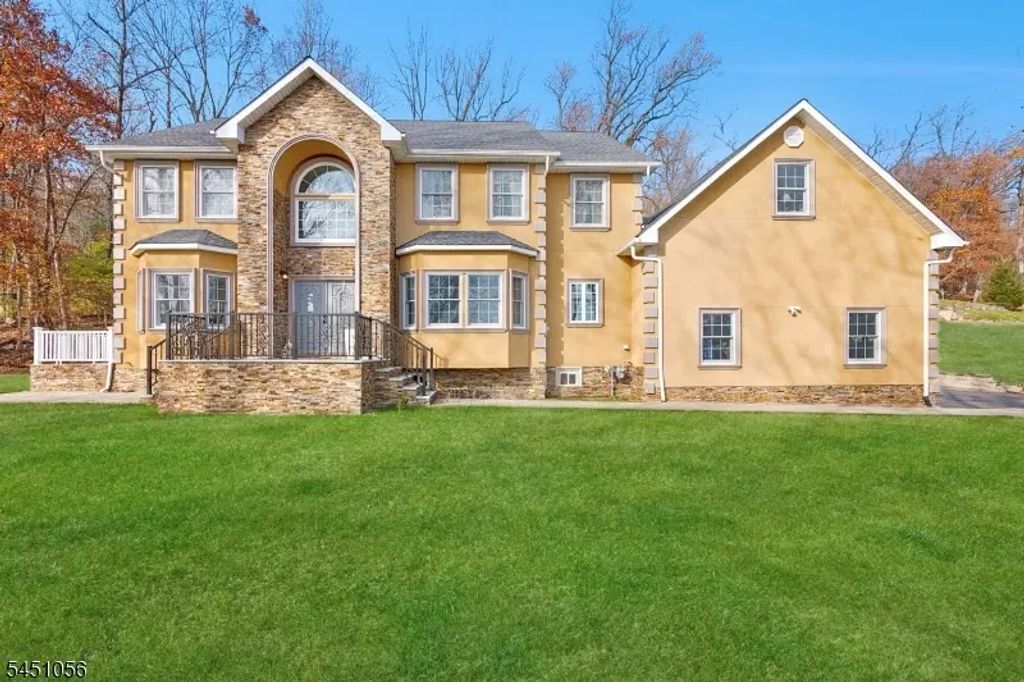 1121 N Washington Ave, Green Brook Twp.