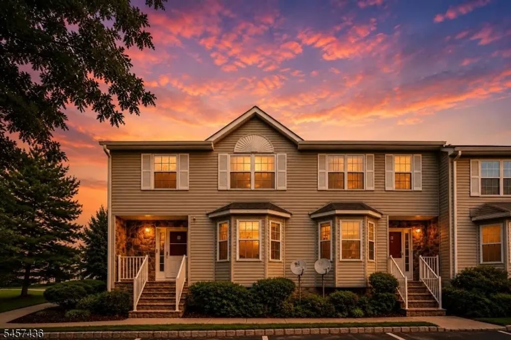 8 Ashley Ct, Franklin Twp.