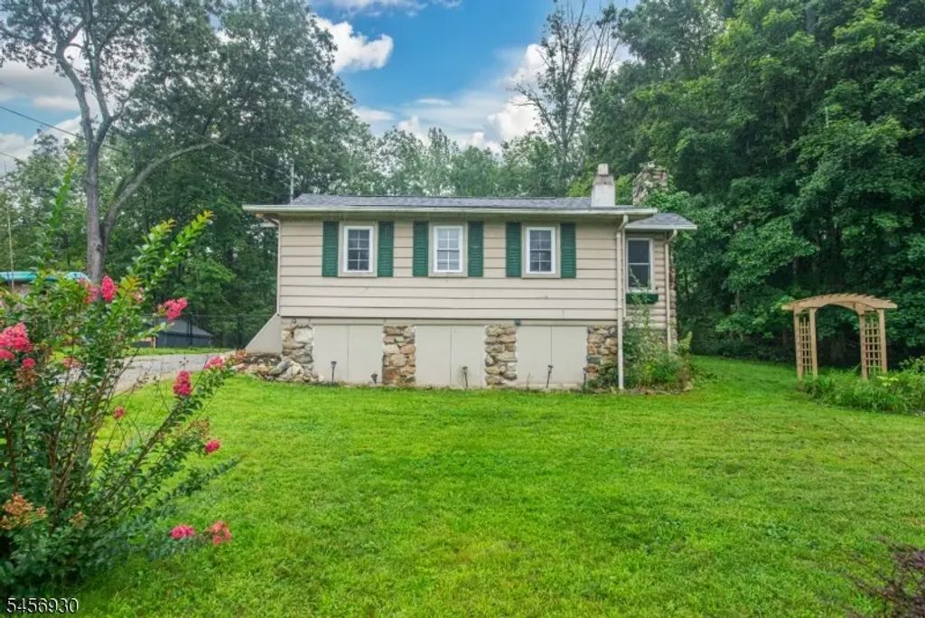 12 Hillcrest Ave, Andover Twp.