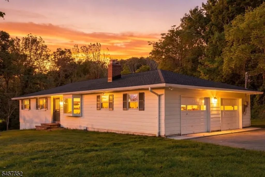 33 Cooke Rd, Blairstown Twp.