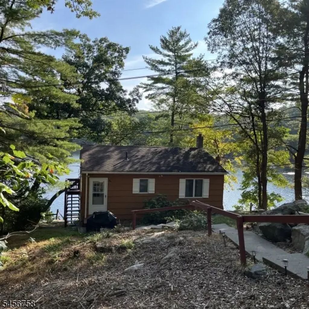 6 Jans Way, Byram Twp.