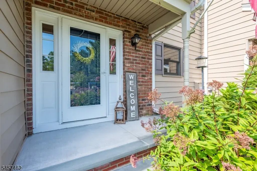 122 Sunrise Dr, Long Hill Twp.