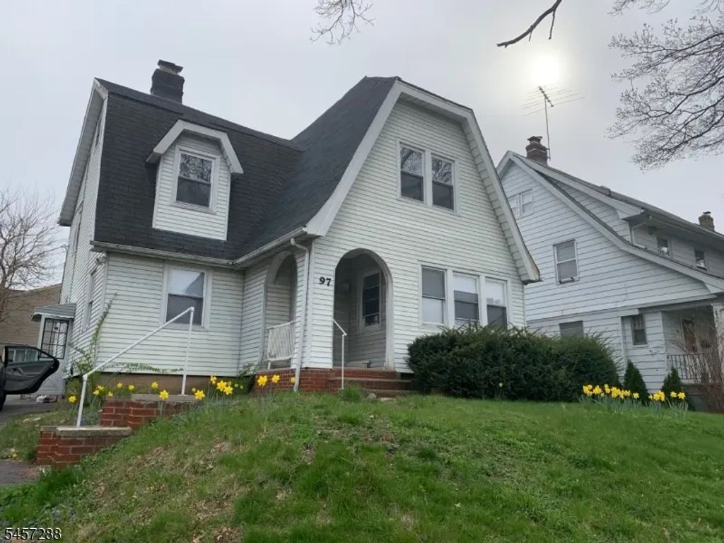 97 Elliot Pl, East Orange City
