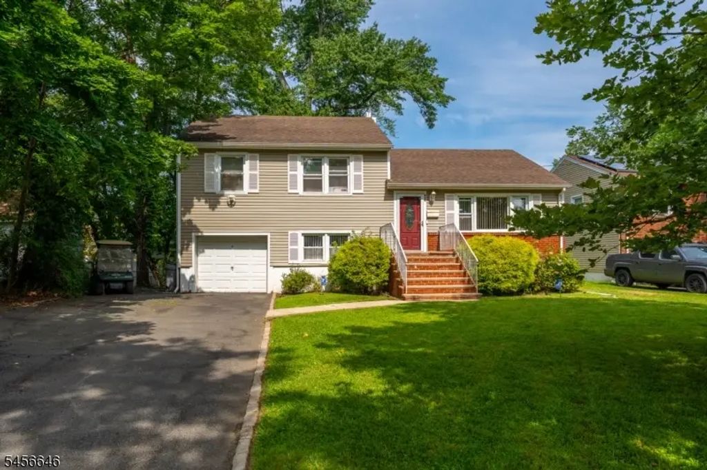 425 Adrianne Ct, City Of Orange Twp.
