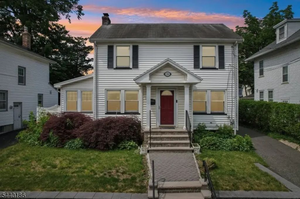 34 Cypress St, Millburn Twp.