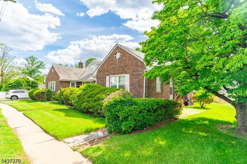 508 Irvington Avenue, Maplewood Twp.
