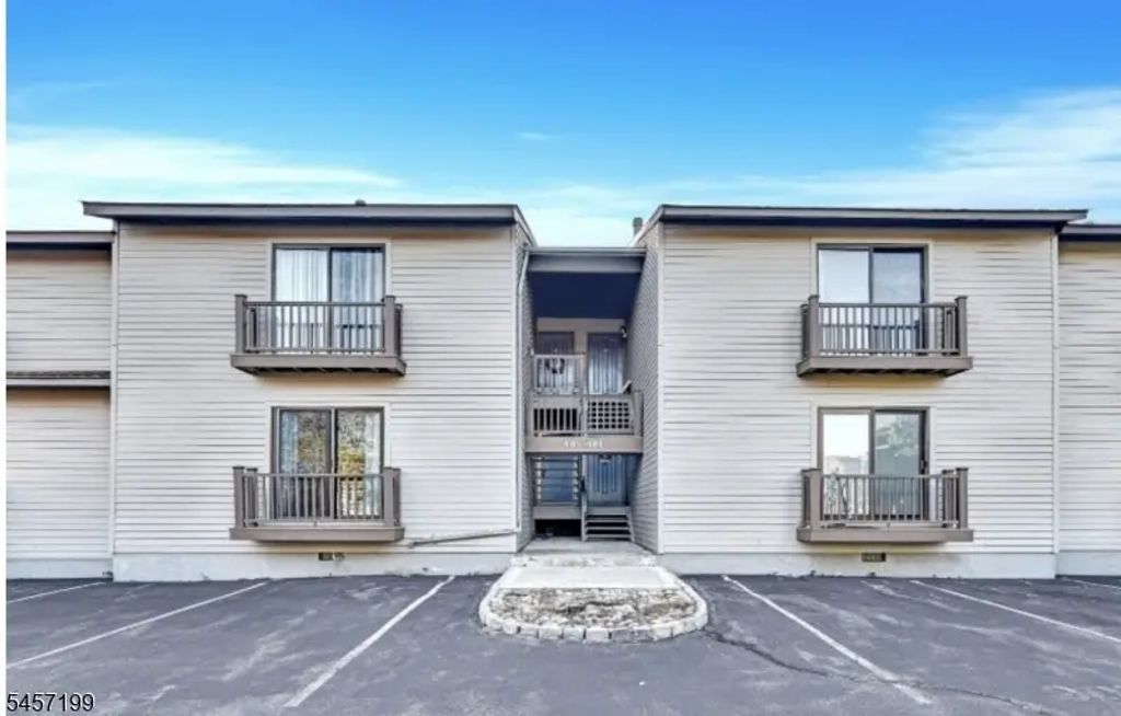 905 Spruce Hills Dr, Glen Gardner Boro