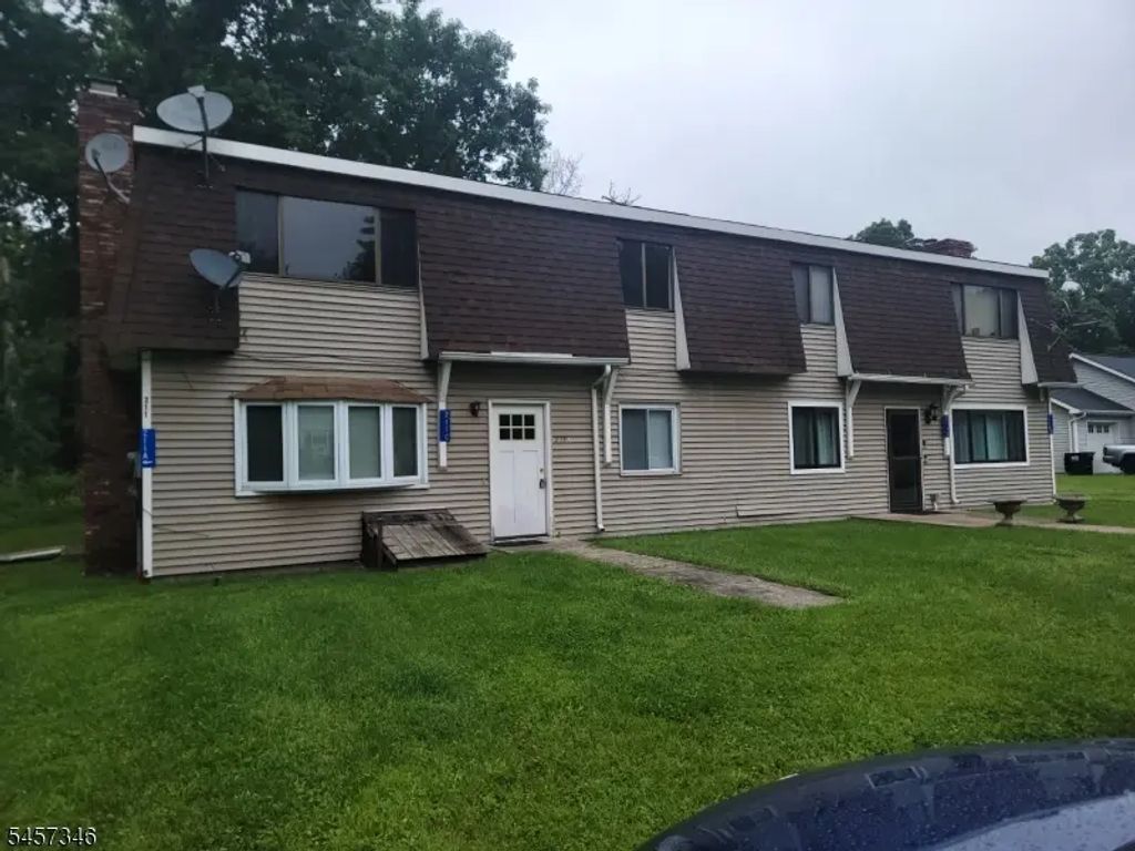 211 Lake Shore North, Montague Twp.