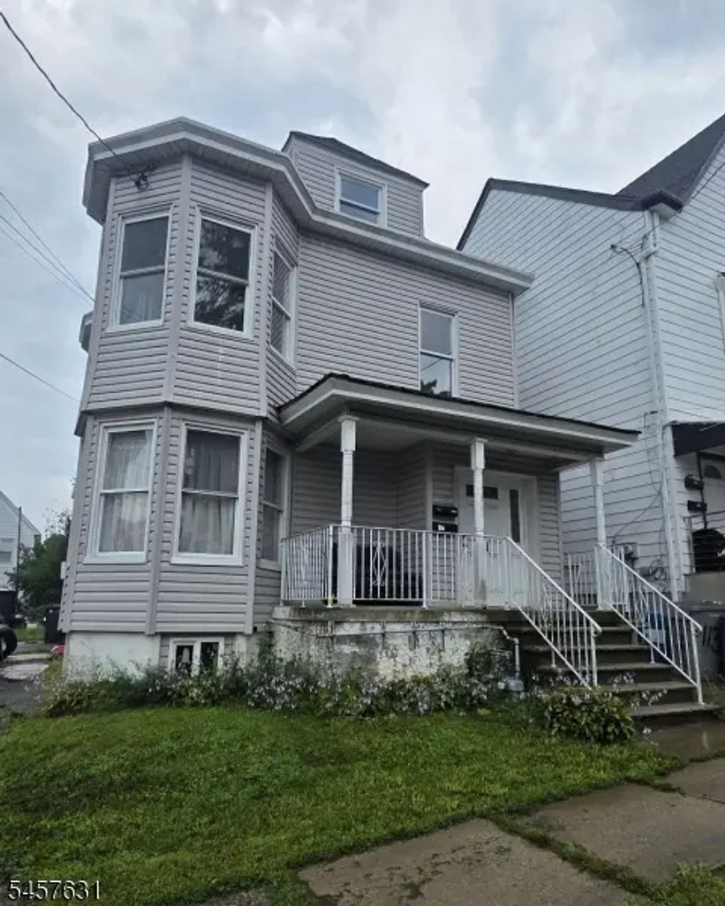 111 W 2nd St, Clifton City
