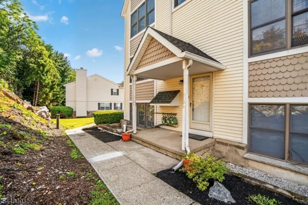56 Portsmouth Ct, Hamburg Boro