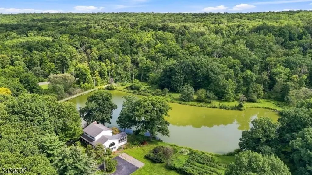 131 Deckertown Tpke, Montague Twp.