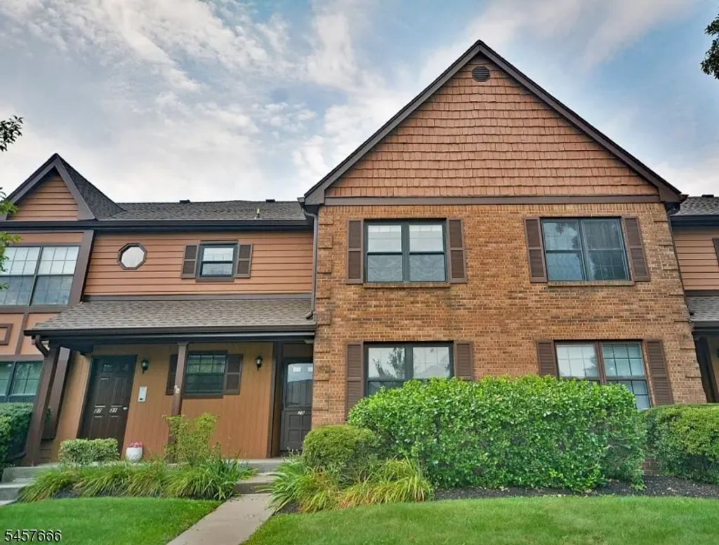 29 Barclay Ct, Lawrence Twp.