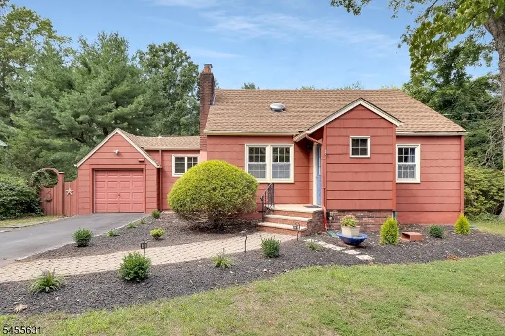52 Midvale Ave, Long Hill Twp.