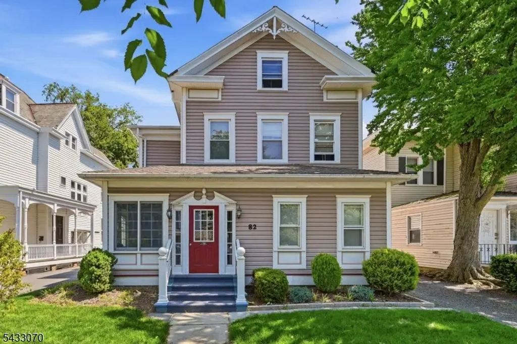 82 Maple Ave, Morristown Town
