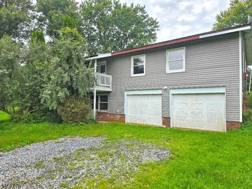 7 Jeanette Ln, Holland Twp.