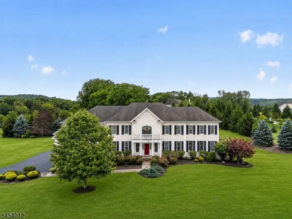 6 High Ridge Ln, Frankford Twp.