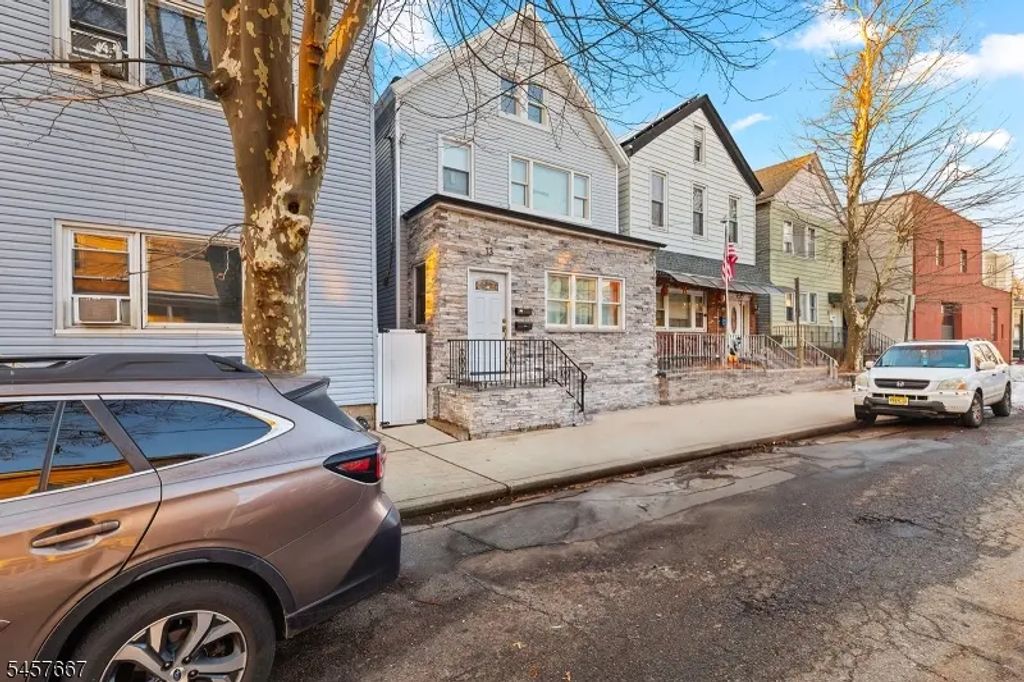 13 Meadow St, Bayonne City